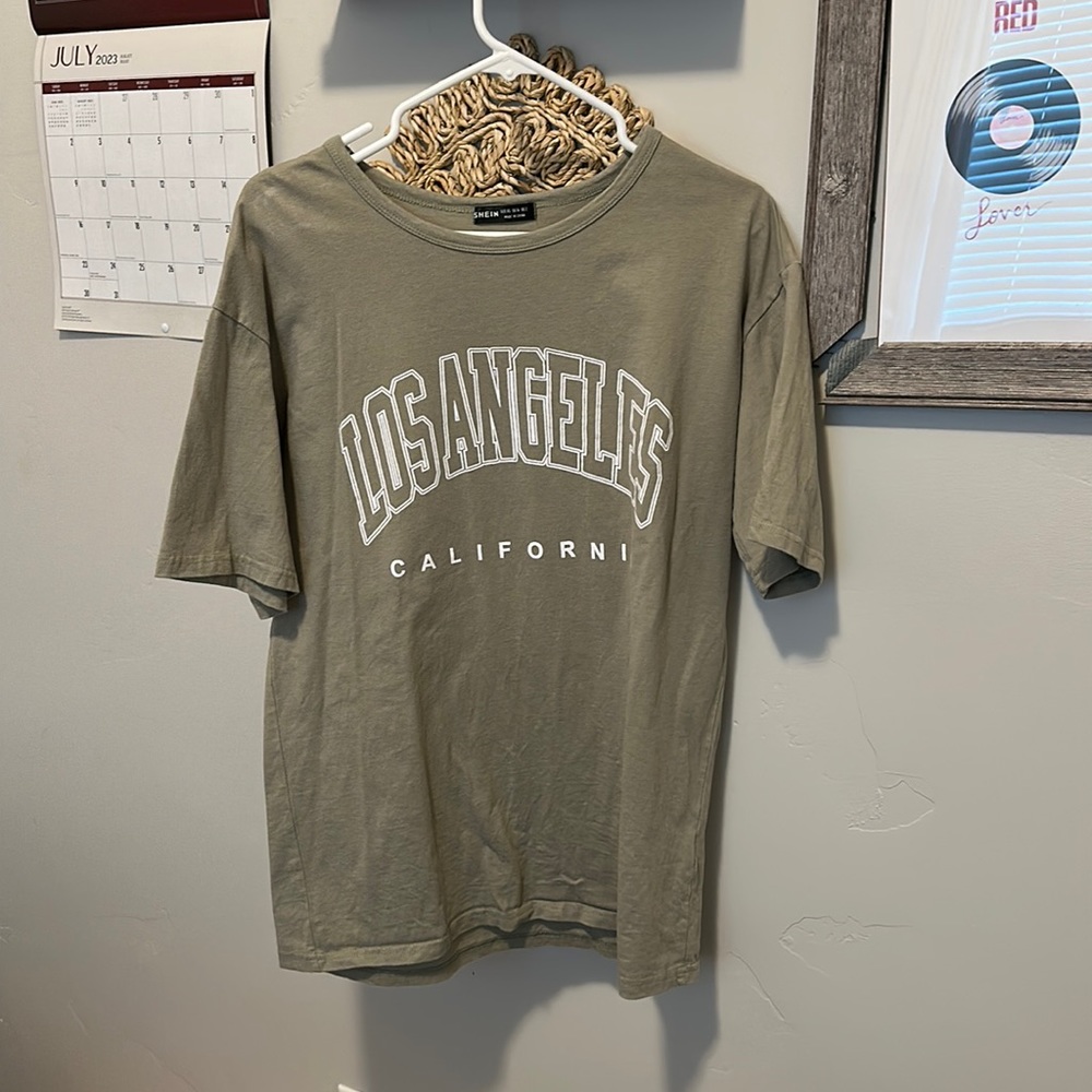 Oversized Los Angeles California tee.